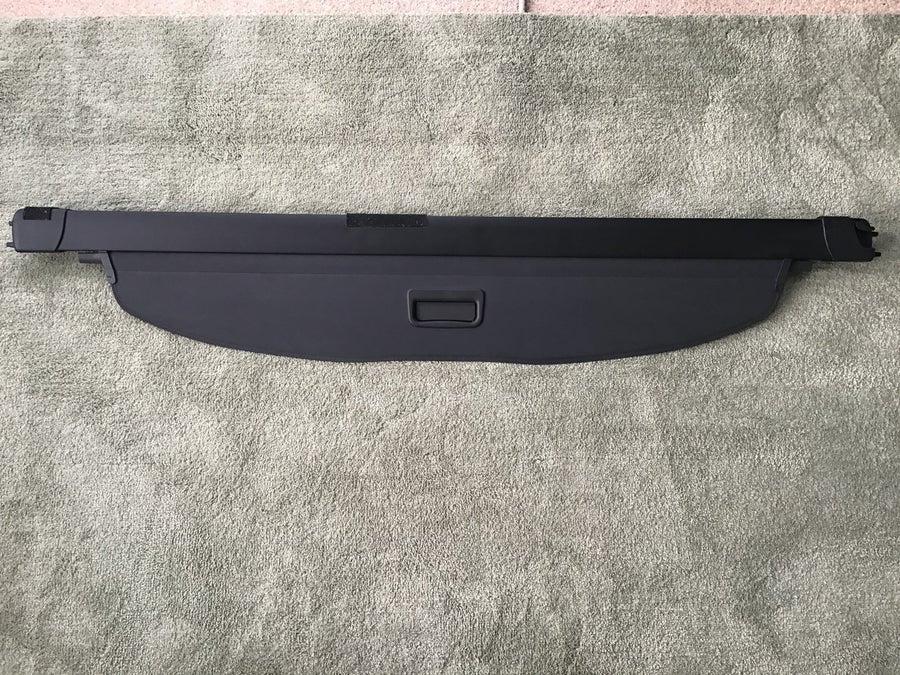 Brand new retractable luggage cover from 2021 Discovery Sport (never used!)